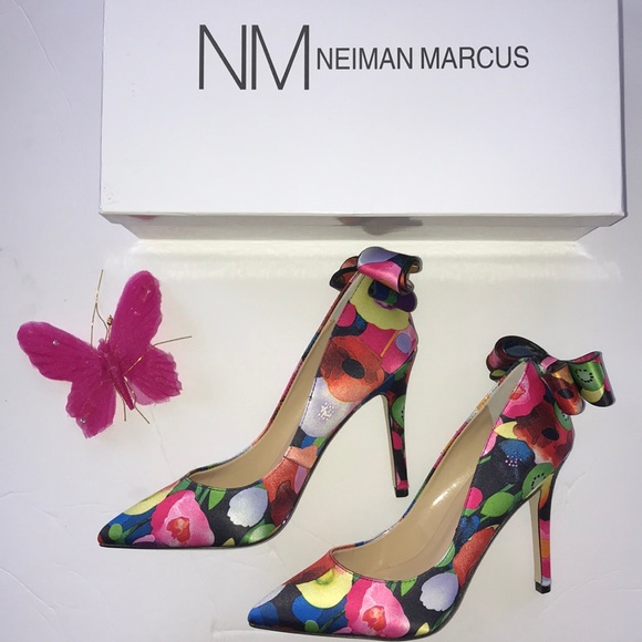 Neiman Marcus Shoes - NEIMAN MARCUS Size 5.5 Poppy Floral Heels